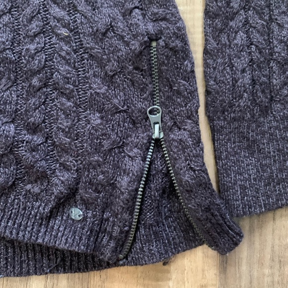 AMERICAN EAGLE Light Knit Sweater - Picture 3 of 5